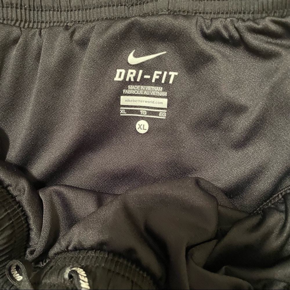 Women’s Nike Dri-Fit Running shorts - Size XL - NWOT - Picture 4 of 10